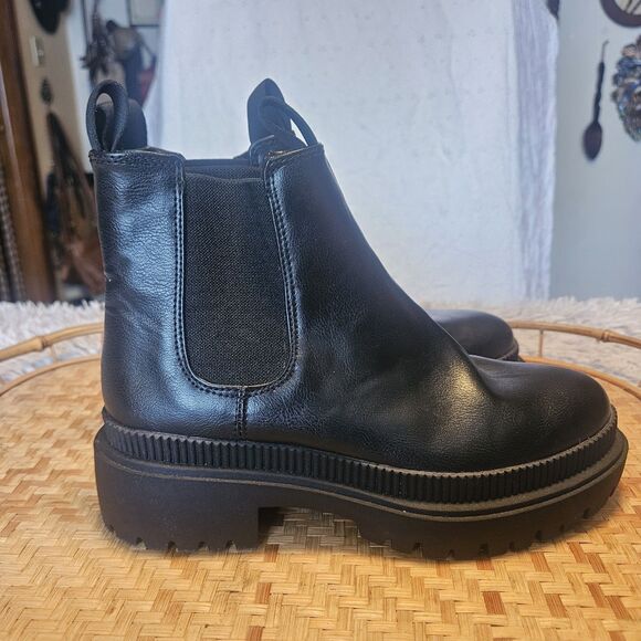 Divided By H&M Chelsea Pull-On Black Faux Leather Ankle Boots Size 5.5 Lug Sole - Picture 2 of 7